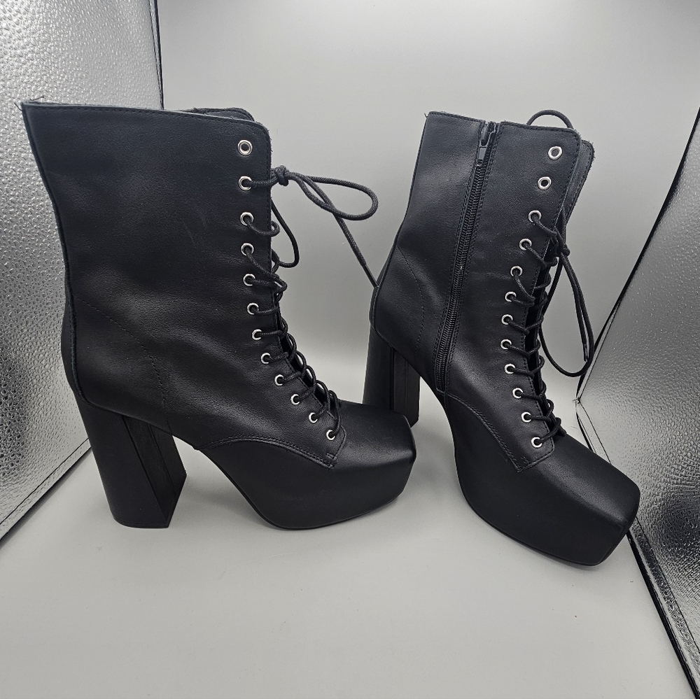 STEVE MADDEN Confident Sz 10 Platform Square Black Leather Block Lace Up Booties